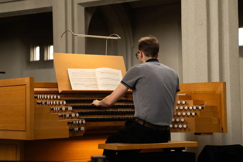 organist in kerk