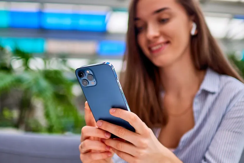 vrouw met smartphone