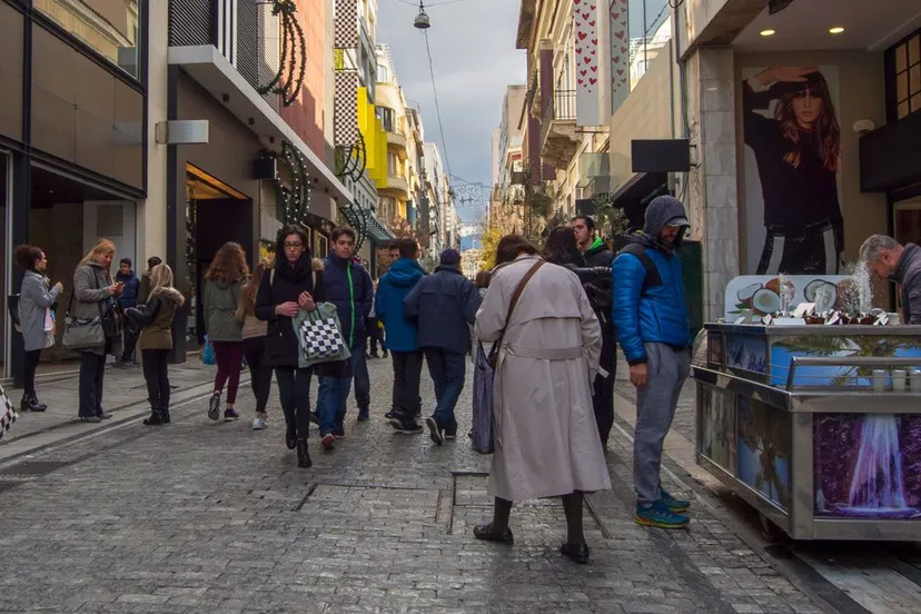 drukte in een winkelstraat