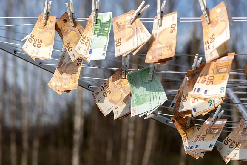 ondergronds bankieren geld witwassen