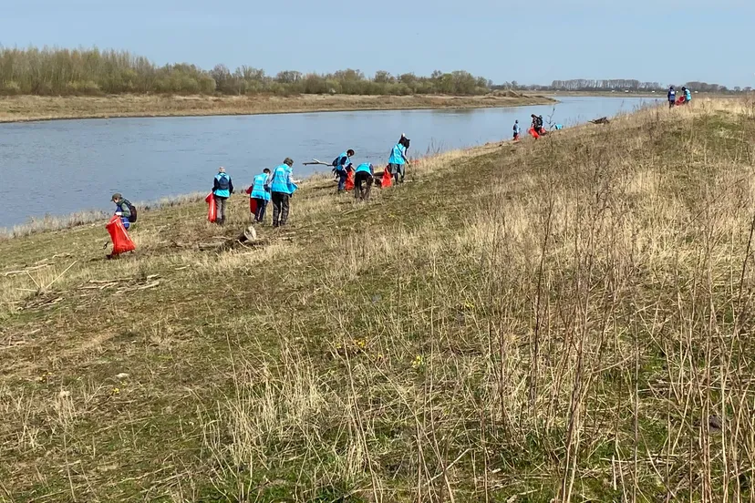afvalrapen langs de maas bij grevenbicht 22 maart 2025 1