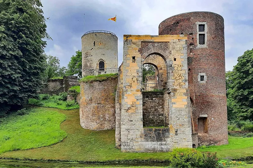 kasteelruine stein het limburgs landschap