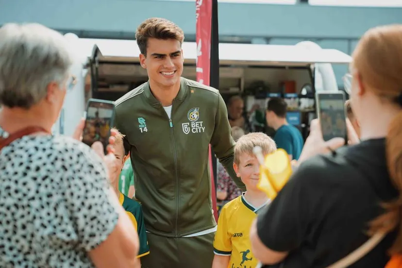 fortuna fanplein in meivakantie op retailpark