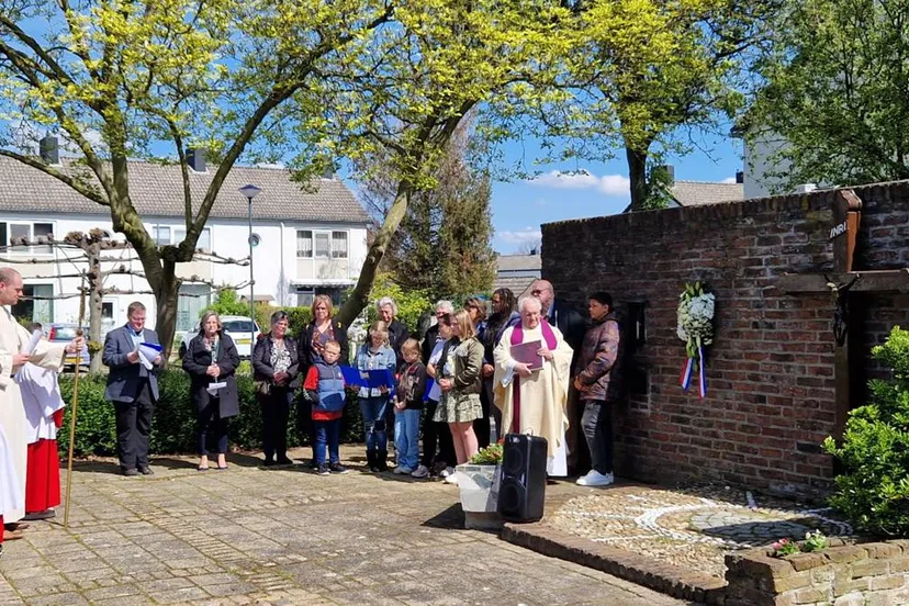 herdenking dorpskruis overhoven