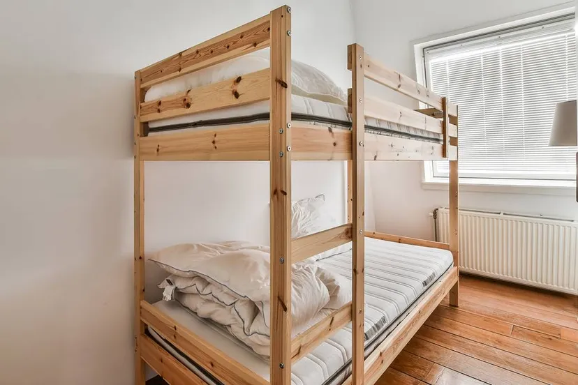 stapelbed sobere slaapkamer
