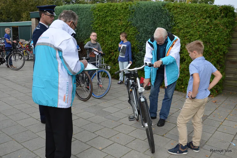 01 fietscontrole alexanderschool staphorst 28sept2015 rensje vos 1