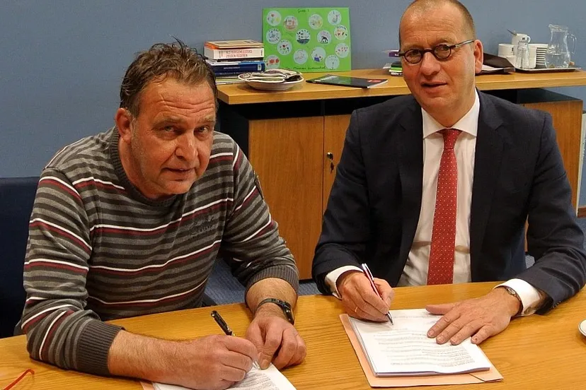 20160421 ondertekeningvoorwaardendetippe e1461335409868