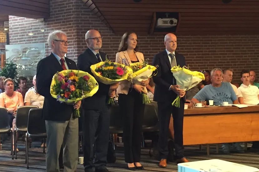 bloemen bij benoeming rekenkamercommissie jan talen