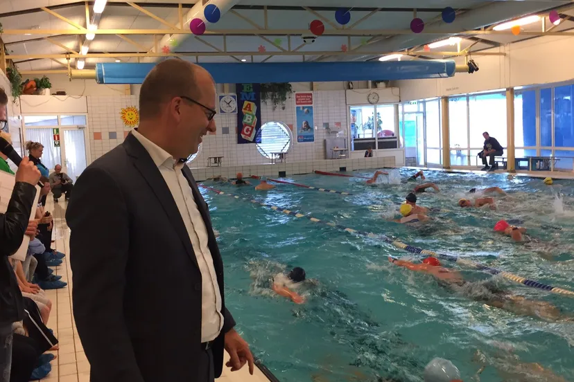 burgemeester segers geef startschot voor triathlon