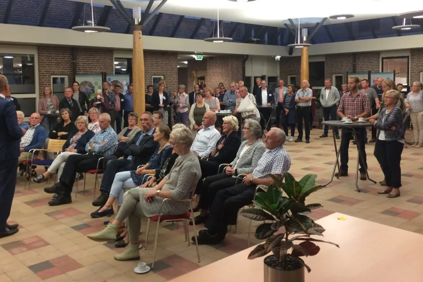 burgemeester segers ontvangt belangstellende burgers gemeentehuis bert krale e1510674665941