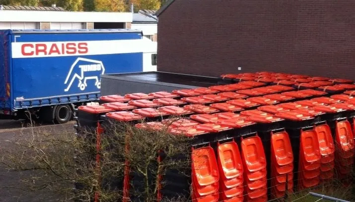 containers met oranje deksels staan gereed lucas mulder twitter e1446678672243