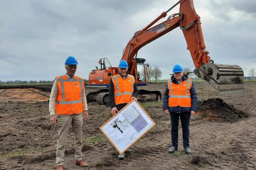 eerste schop in de grond uitbreiding de slagen gemeente staphorst