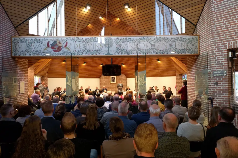 grote publieke belangstelling installatie nieuwe gemeenteraad gemeente staphorst