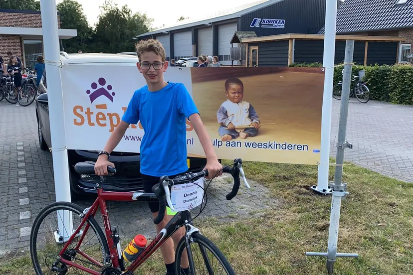 jongste deelnemer heeft 240 km gefietst beeld stephanos