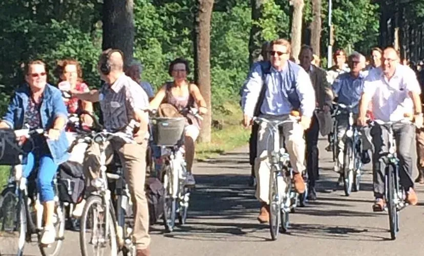 koning op de fiets foto koninklijk huis e1436253887820