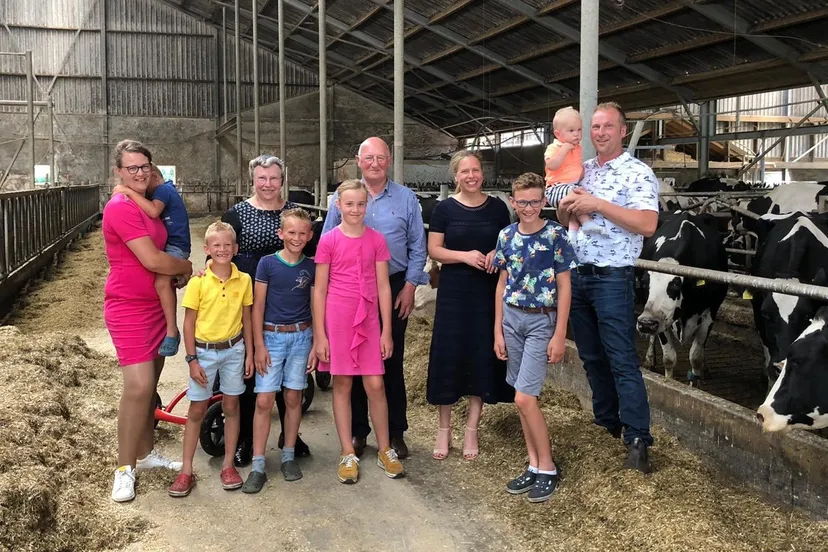 minister schouten bij fam spiker in stal minlnv