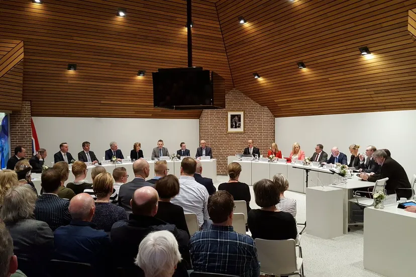 nieuw ingerichte raadszaal