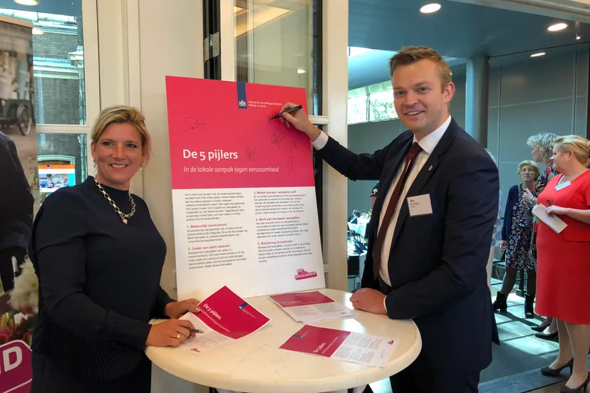 ondertekening aanpak tegen eenzaamheid wethouder mussche