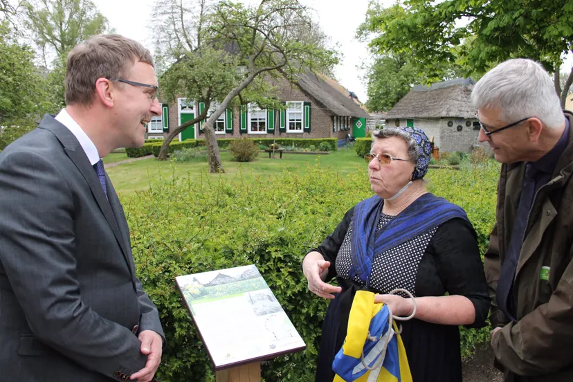 onthulling informatiebord wilde narcis