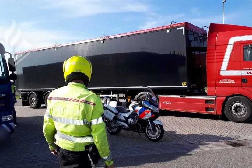 politiecontrole vrachtwagens politie staphorst