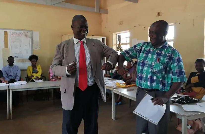 vertrekkend en komend schoolleider 15 12 2020 beeld stichting stphanos