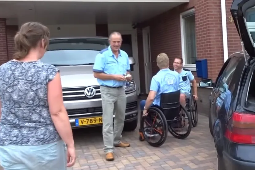 vlogger dennie jager op bezoek bij evert bloemert