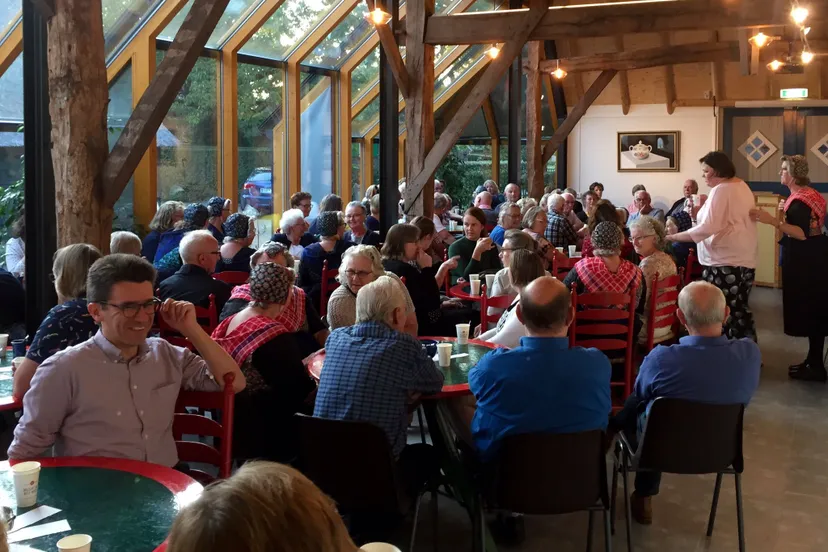 volle zaal dialectavond museum staphorst1