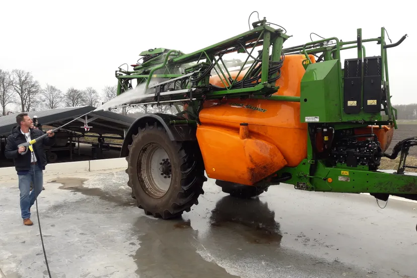 wasplaats voor agrarische machines