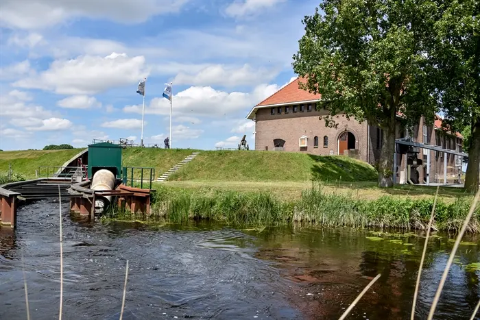 waterinlaat naast gemaal stroink