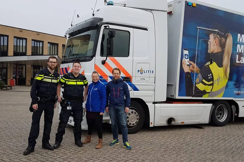 wijkagenten en jongerenwerkers bij pieterzandt