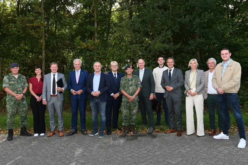 20250905 Foto Tweede Kamerleden bezoeken Staphorst en munitieopslag