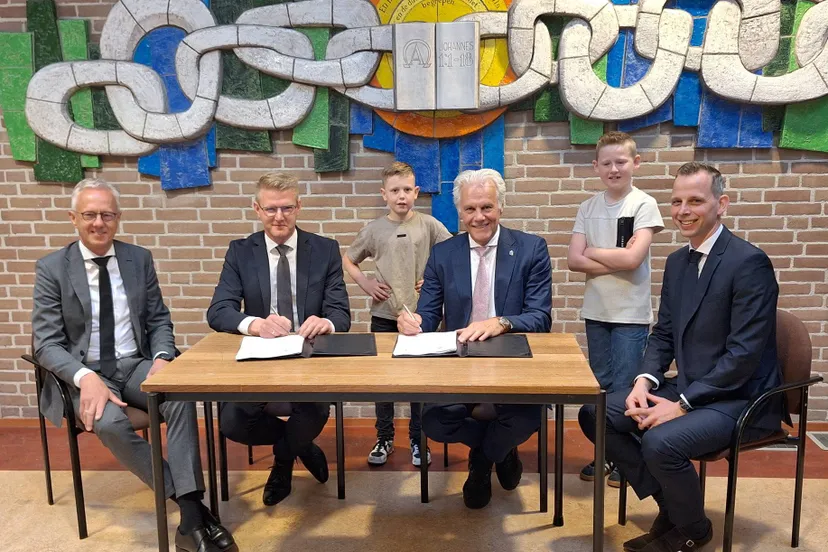 20260513 Foto ondertekening samenwerkingsovereenkomst Prins Mauritsschool