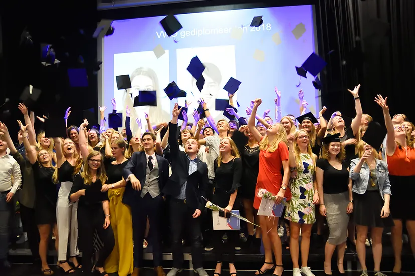 180709 8 leerlingen cum laude geslaagd