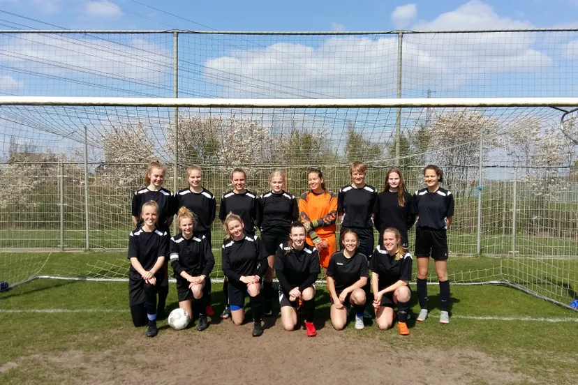 190412 damesteam voetbal rsg schrijft geschiedenis2