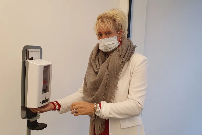 bezoekers aan de woonzorgcentra en verpleeghuizen van noorderboog dragen een mondkapje