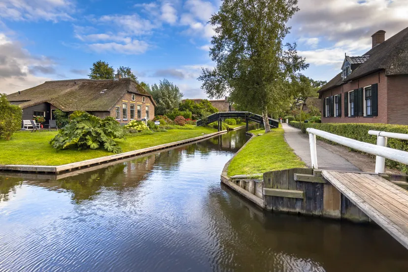 canals in giethoorn village fmq3t9k 50