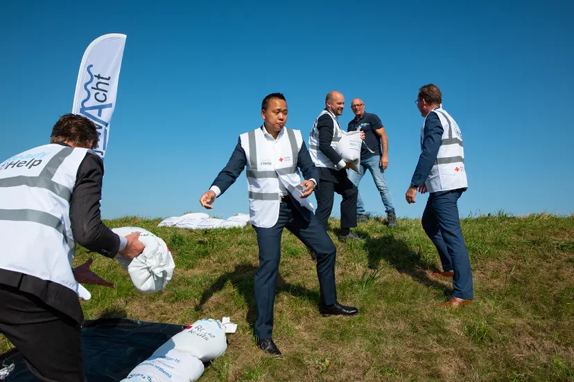 de officile ondertekening werd symbolisch onderstreept 1