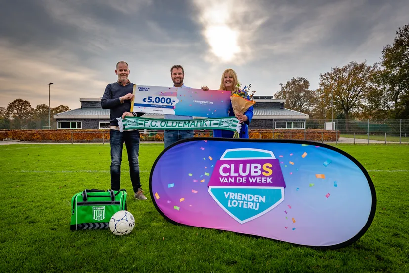 fc oldemarkt ontvangt cheque van 5000 euro van de vriendenloterij