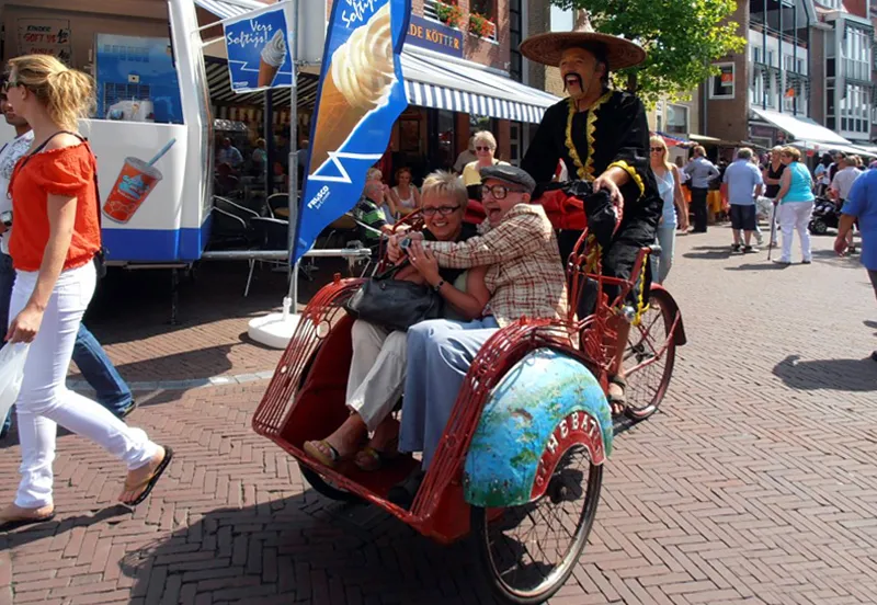 schoenpoetser komiek en riksjaaa