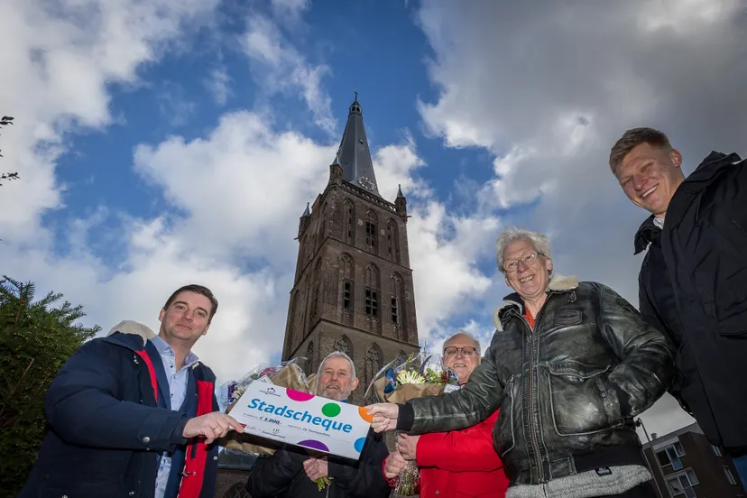 uitreiking stadscheque gemeente steenwijkerland fotograaf wilbert bijzitter