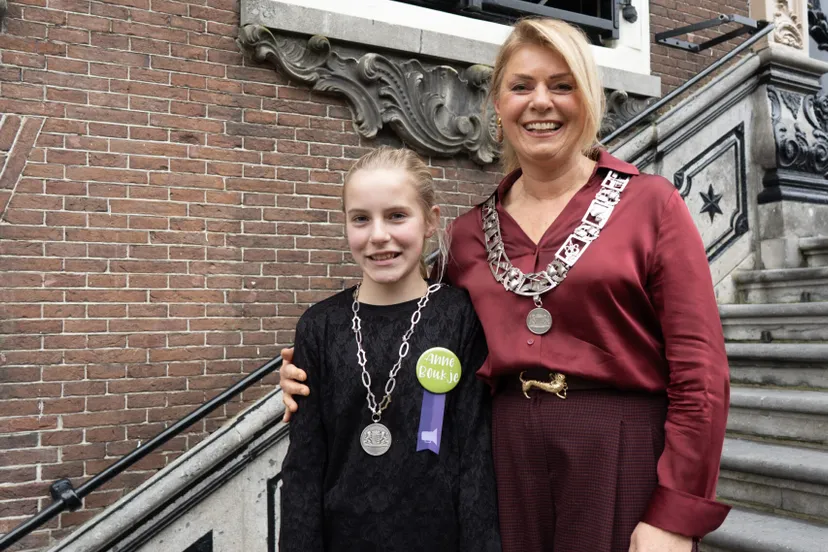 Foto-bij-persbericht-Anne-Boukje-nieuwe-kinderburgemeester-van-Sudwest-Fryslan-1-scaled