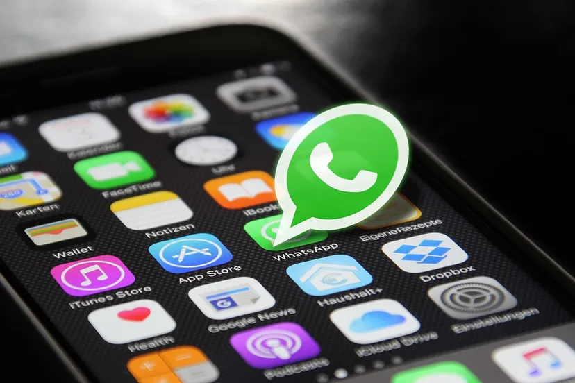 whatsapp-2105015-960-720