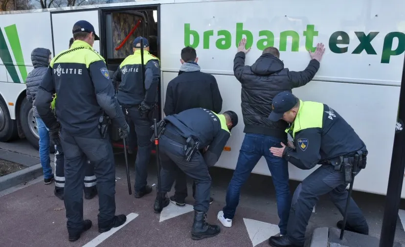 aanhouding sint activisten in bus