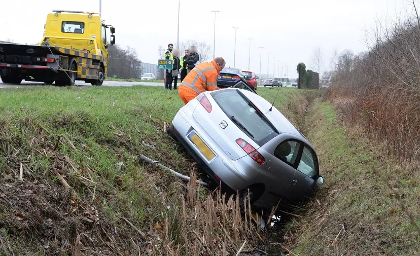 auto in sloot letschertweg