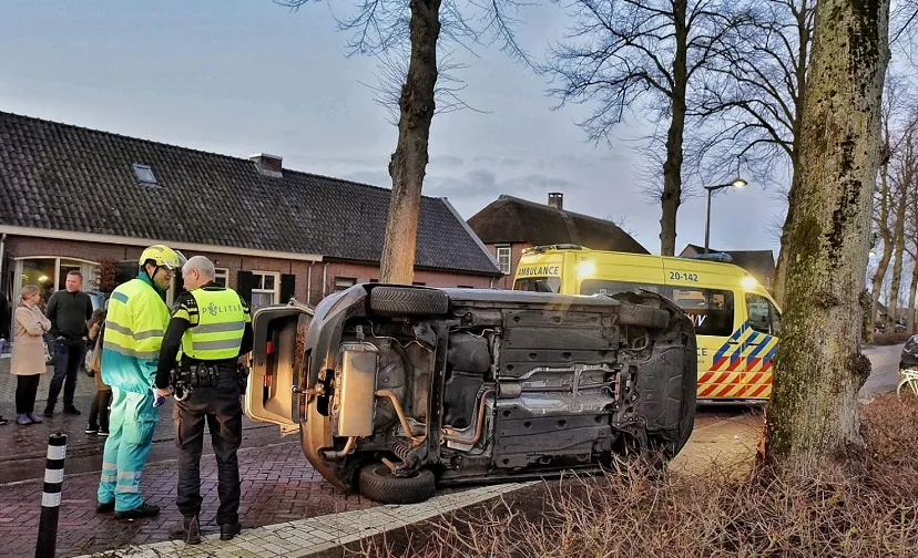auto op zn kant udenhout