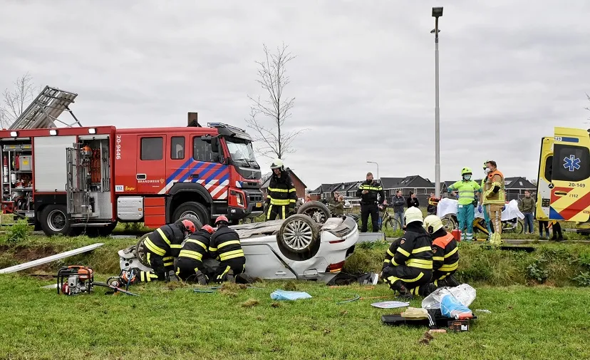 auto over de kop udenhout