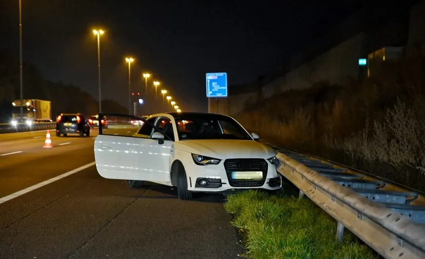 auto tegen vangrail a58