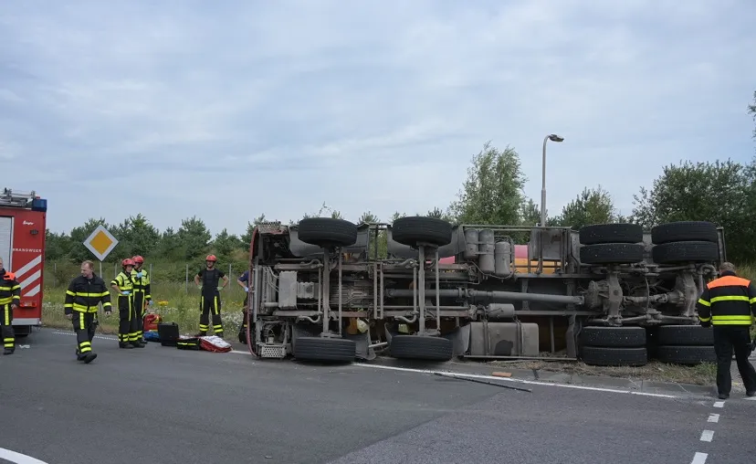 betonwagen gekanteld