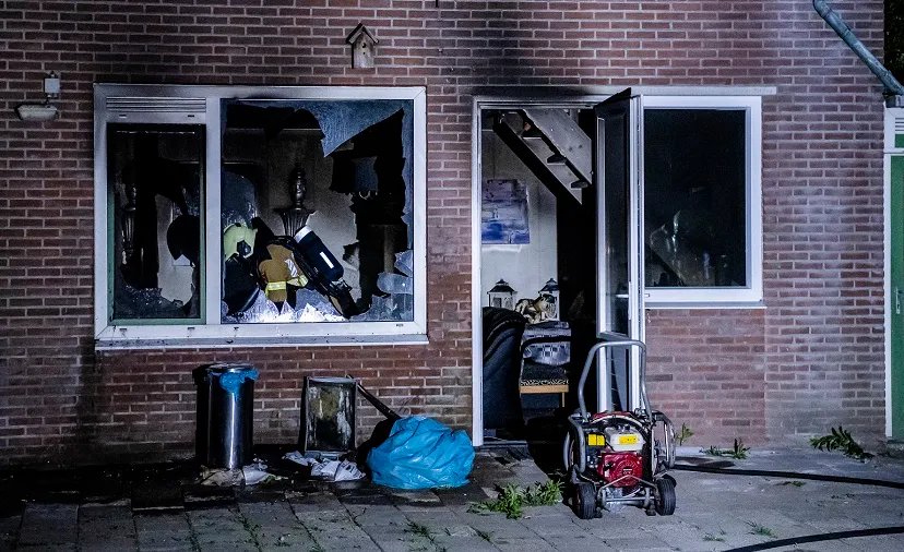 bewoner lichtgewond bij woningbrand bisschop zwijsenstraat