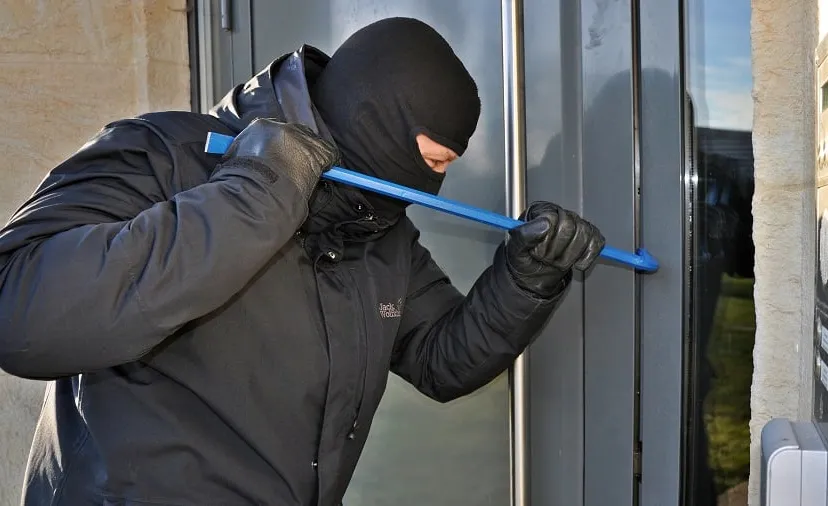 burglar 3718381 1920 2